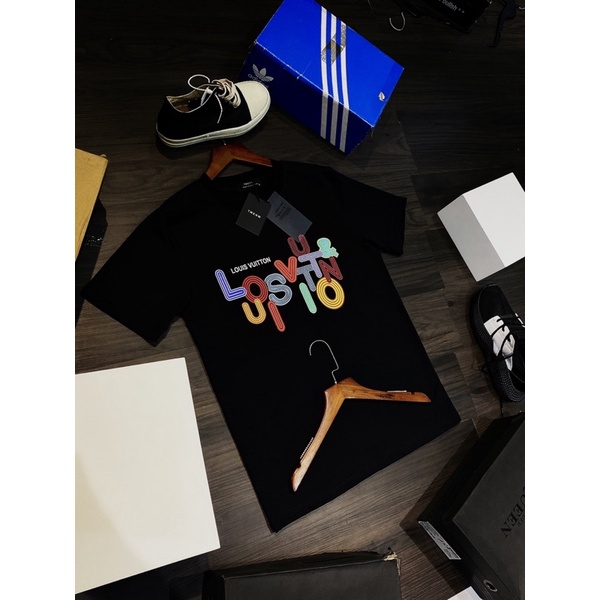 Áo Phông Nam Lv in chữ màu - Áo Thun Lv Hot Tren 2022 thun cotton co giản 4 chiều cao cấp giá rẻ mùa hè
