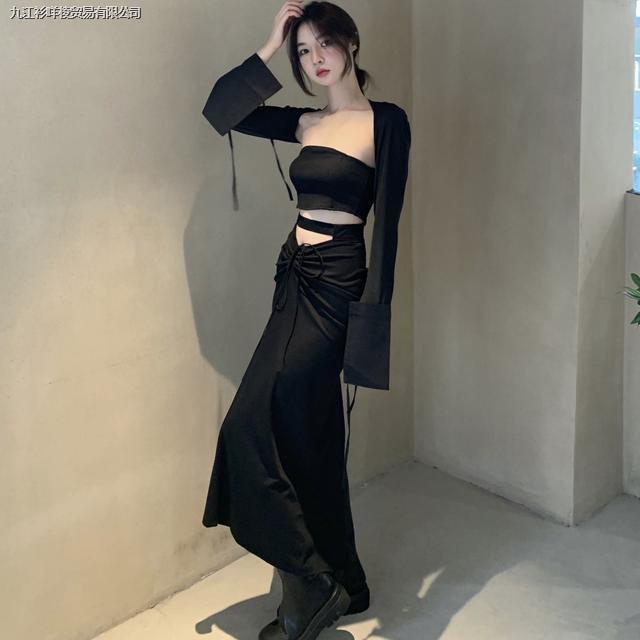 Đầm Đen Dáng Ôm Lưng Cao Phối Dây Rút Phong Cách Thời Trang Mùa Thu Dành Cho Nữ