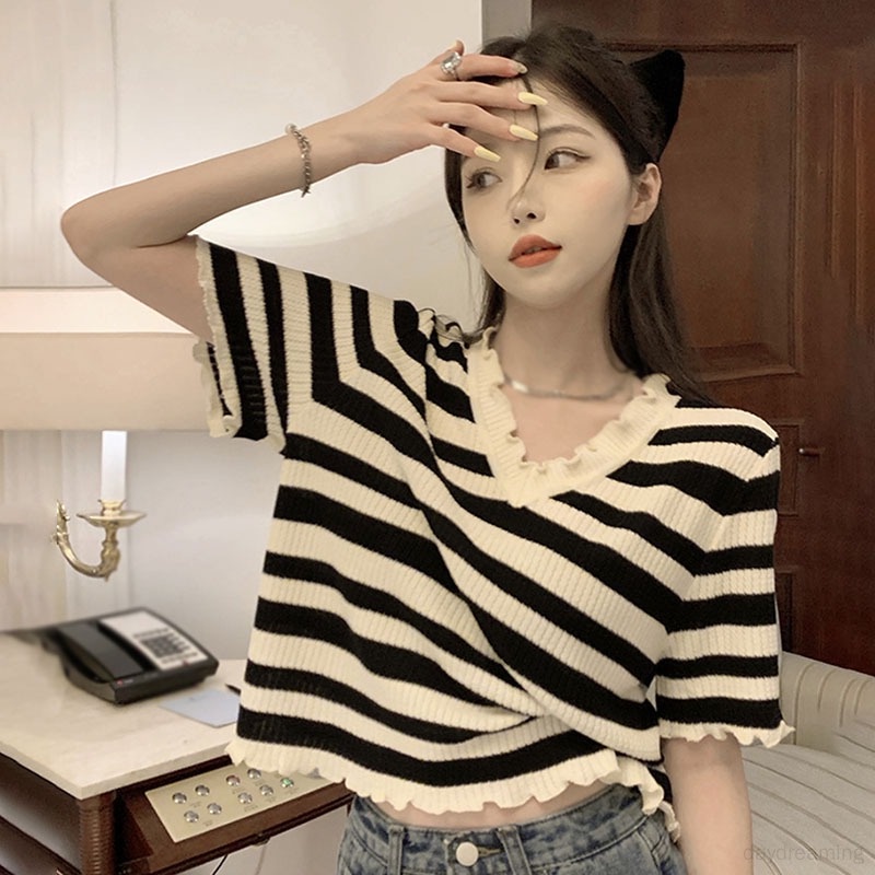 Áo Thun Nữ Ngắn Tay Cổ Chữ V Kẻ Sọc Ngang Thời Trang