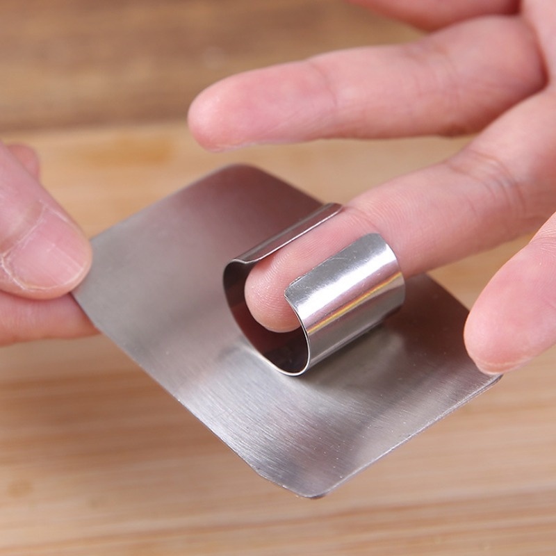 1 Dụng Cụ Bằng Thép Không Gỉ Bảo Vệ Ngón Tay Khi Cắt Thức Ăn