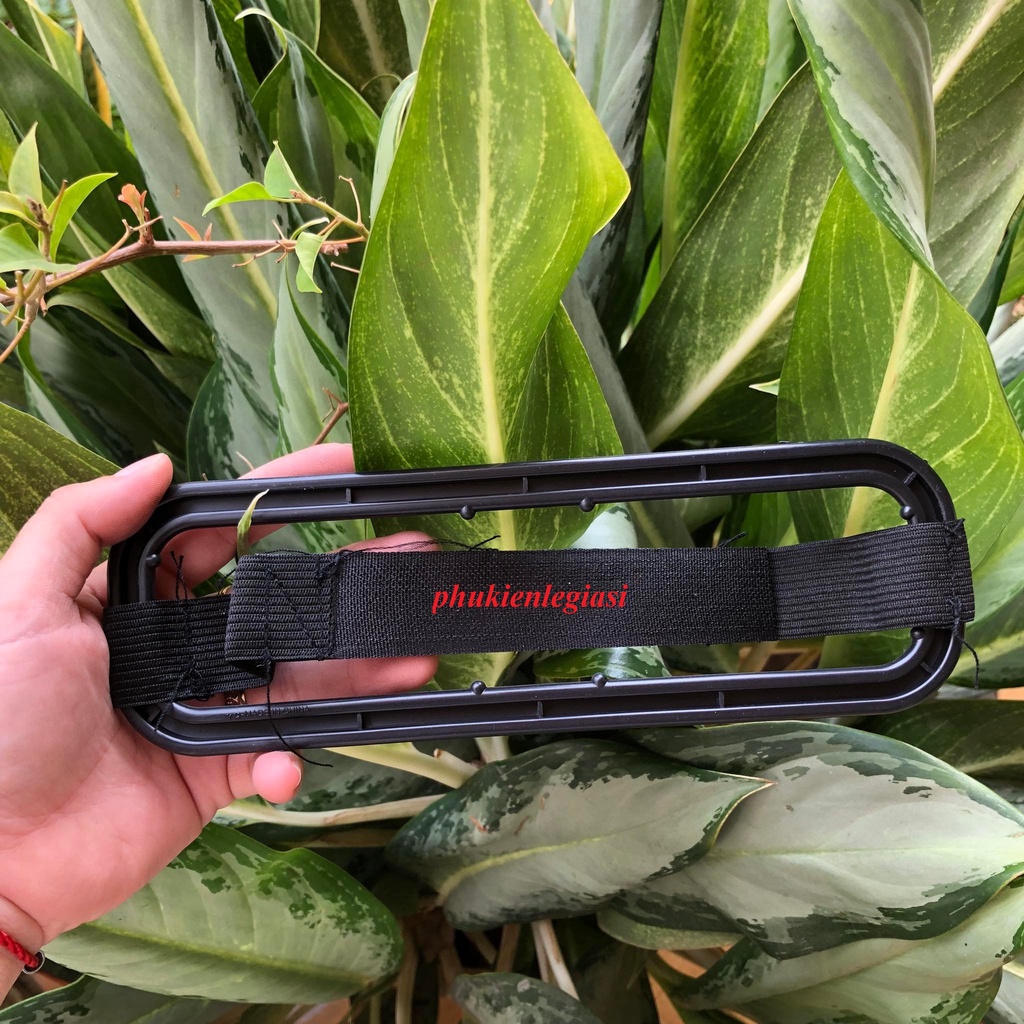 Kệ treo hộp khăn giấy tiện dụng trên xe hơi