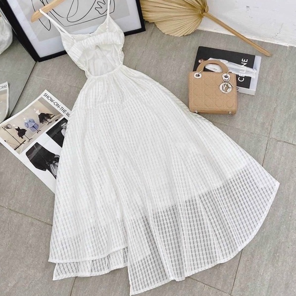 Đầm trắng hai dây hở lưng khoét eo dáng dài váy đi biển dạo phố HATI