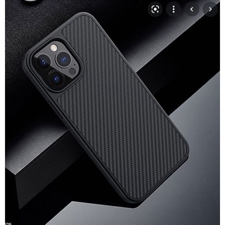 Ốp lưng iPhone 13, 13 Pro, 13 Pro Max vân carbon chính hãng Nillkin Synthetic Fiber