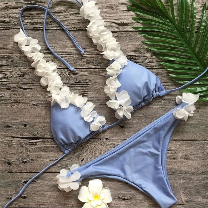 Bikini dây viền hoa gợi cảm