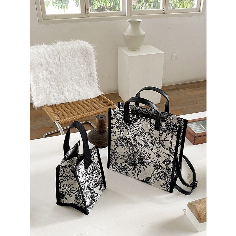 Túi Đeo Chéo Mini Bằng Vải Canvas In Họa Tiết Graffiti Dành Cho Nữ