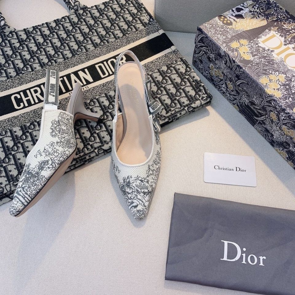 Giày cao gót mũi nhọn đính nơ thêu mới cho nữ 2021