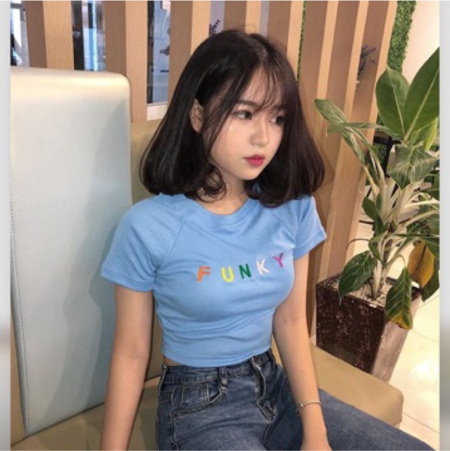ÁO CROPTOP TAY NGẮN CỔ TRÒN NGẮN TAY MÀU XANH TRỜI THÊU CHỮ FUNKY 5 MÀU