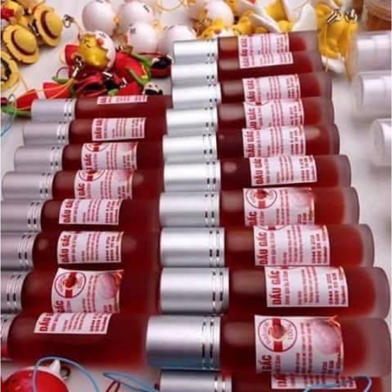 Lăn môi dầu gấc 1 chiếc làm đỏ mềm môi
