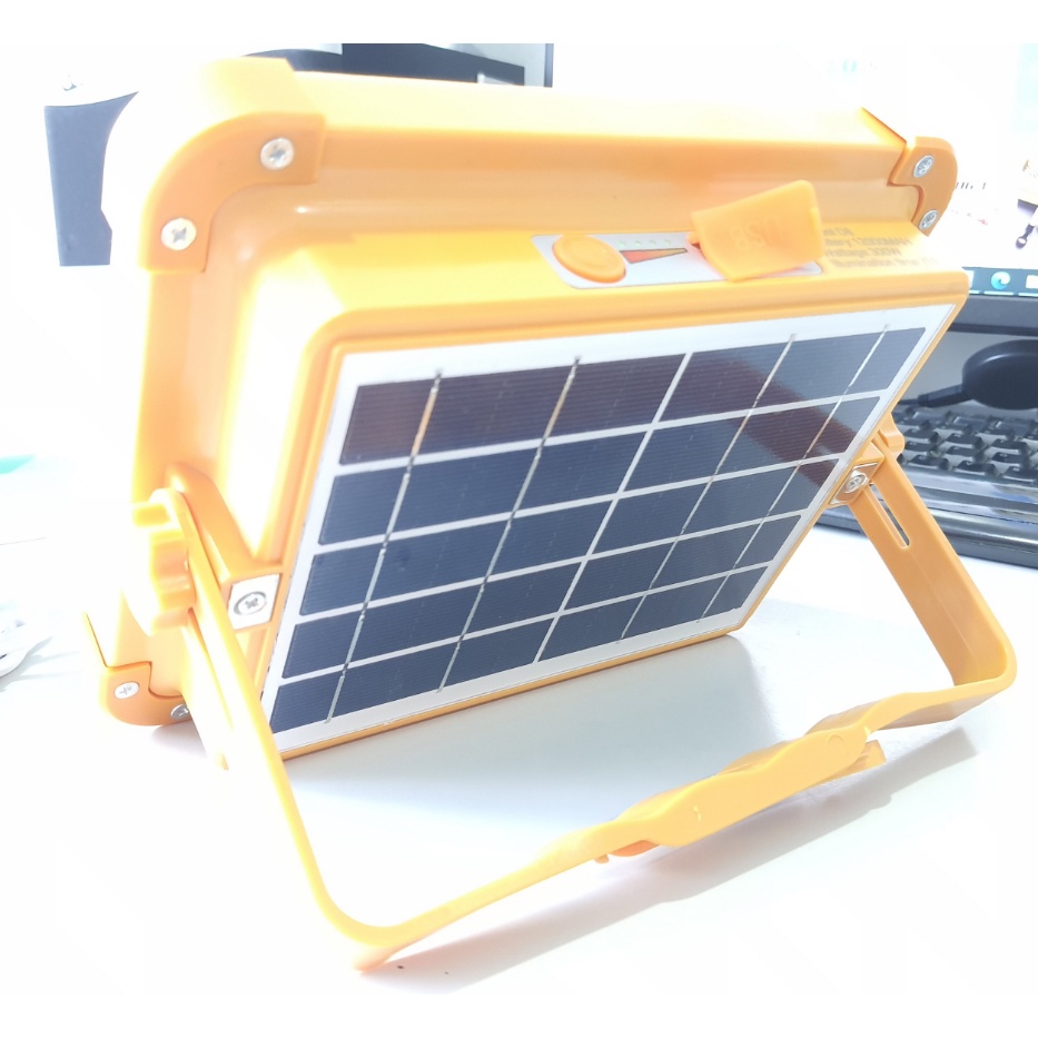 Đèn năng lượng mặt trời xách tay đa năng 300W siêu sáng chống nước có khe cắm sạc điện thoại đèn cắm trại đèn lũ