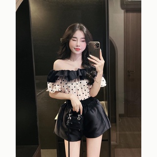 Set áo trễ vai pha màu viền bèo tay phồng+ quần short chun eo túi hai bên 0set.00707.