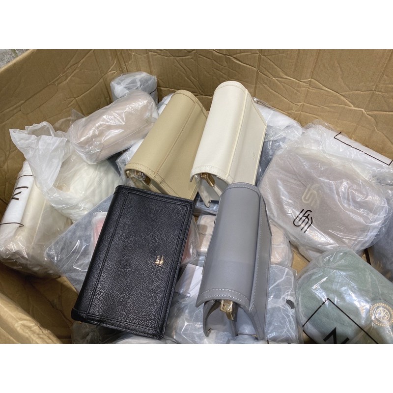 Túi lyn đeo chéo khoá chữ lyn