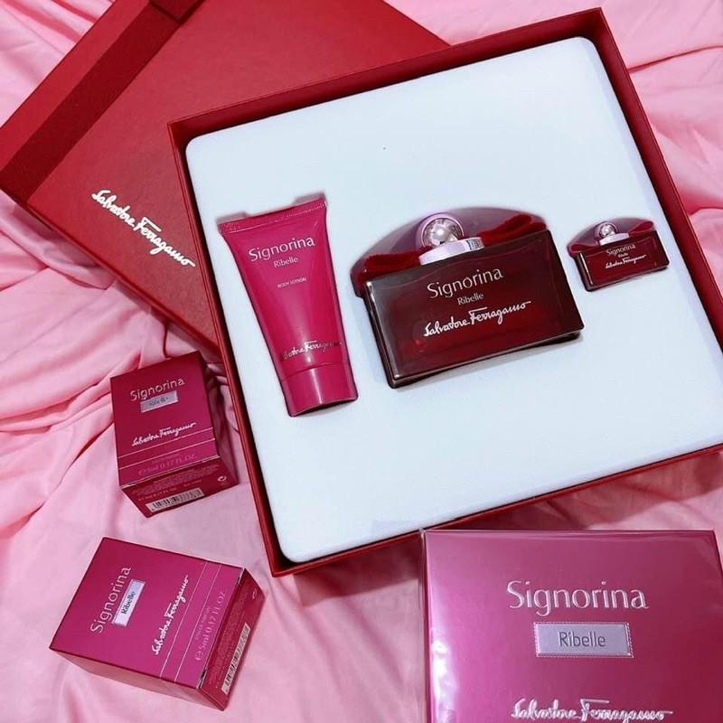 Set Signorina Ribelle 3 món gồm :  - Nước hoa full 100ml  - Lotion 50ml  - Mini 5ml