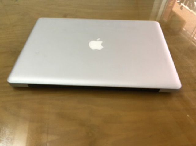 Macbook pro 15.4 inch Core i7 ram 4Gb hdd 500Gb