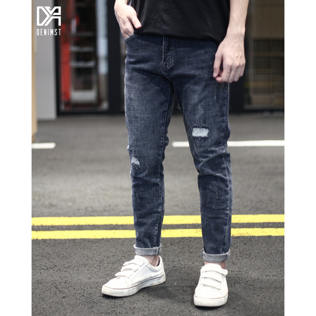 Quần jean nam xanh đậm rách gối carrot fit DENIMST, quần bò nam ống côn 8016