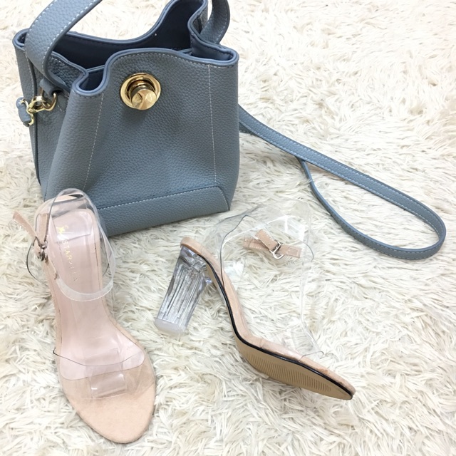 Sandal quai trong
