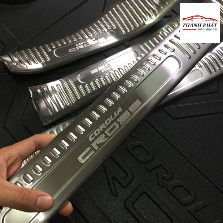 Toyota Cross, Ốp Bậc Cửa  Inox Toyota Cross 2020 2021 2022 Chất Liệu Cao Cấp Đủ Bộ 8 Chi Tiết