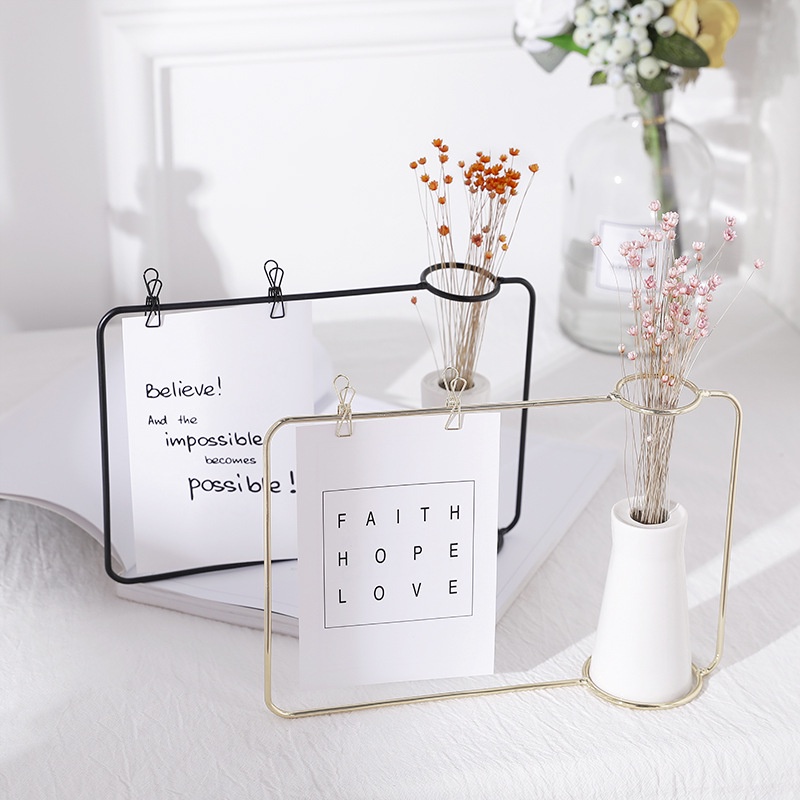 Khung ảnh để bàn kèm lọ hoa trang trí phòng