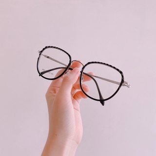 Kính cận gọng kim loại