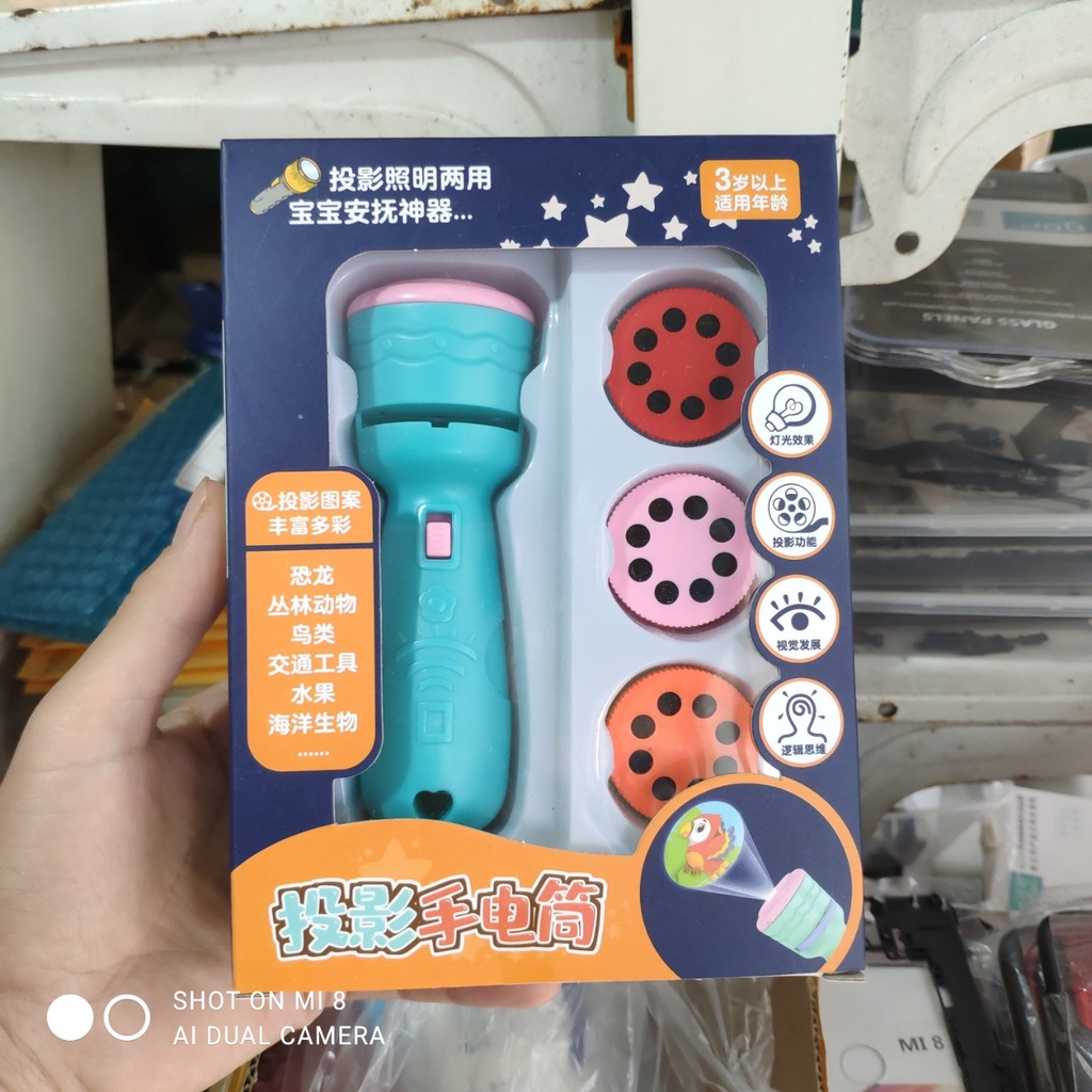 Bộ đèn pin chiếu 80 hình ngộ nghĩnh cho bé học hỏi khám phá