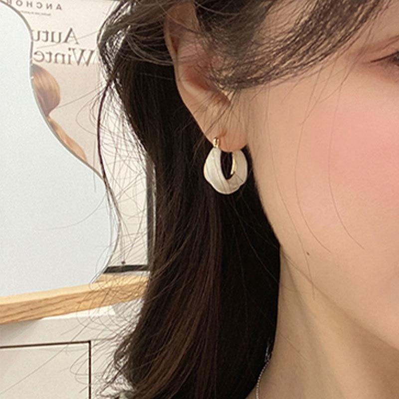 Khuyên Tai Dạng Vòng Không Đối Xứng Thời Trang Cho Nữ