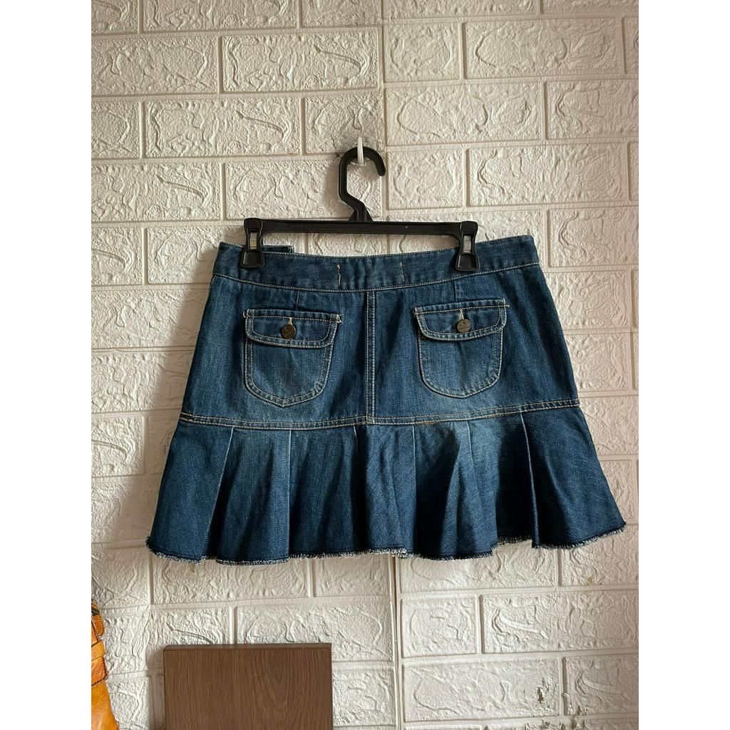 Chân váy jeans xếp ly cạp trễ