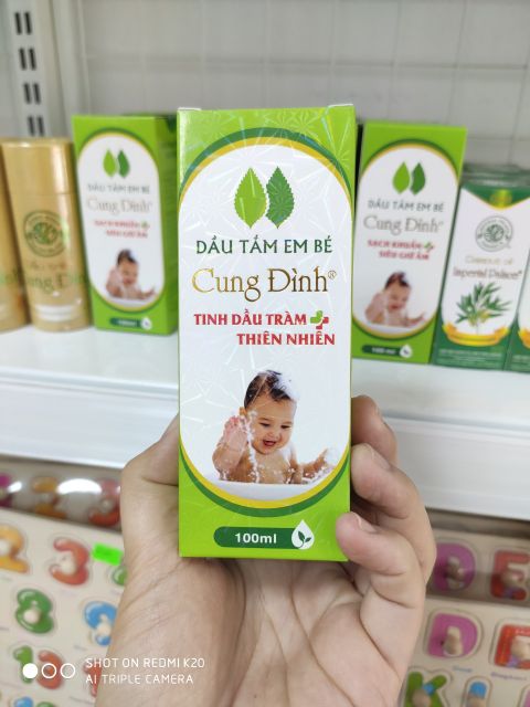 Dầu tắm em bé Cung Đình 100ml chiết xuất từ dầu tràm và thiên nhiên