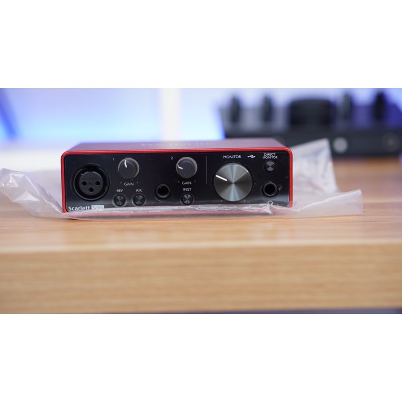 Sound Thu Âm Focusrite Solo