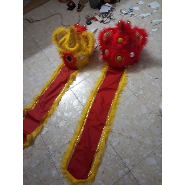 Đầu lân sư tử có pin đèn nháy sáng ở mắt có sẵn lưỡi và đuôi