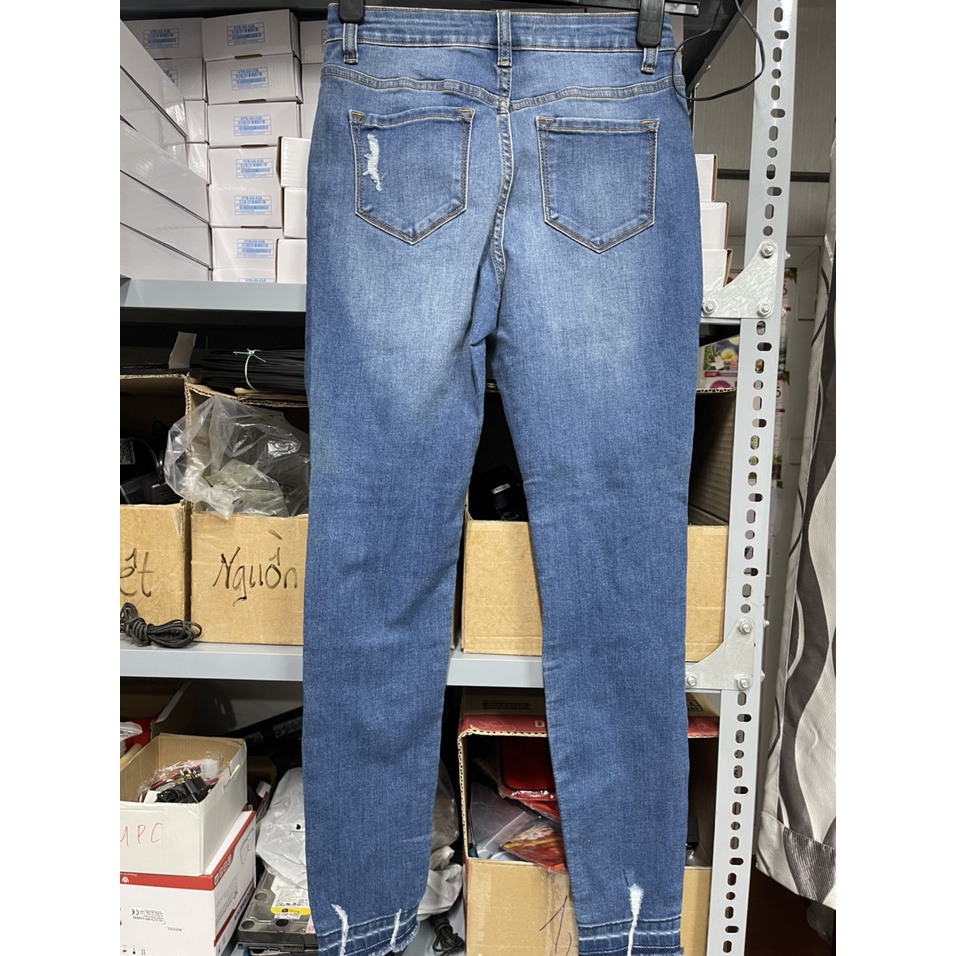 Quần Jeans Nữ Lẻ Size Xanh Trung Lỗi Sượt Dơ Nhẹ - Size 5