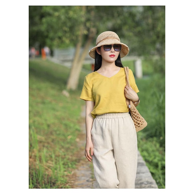 Bộ Đồ Nữ Áo Cổ Tim Tay Cộc Kết Hợp Quần Dáng Dài Ống Suông Màu Vàng Chất Liệu Linen Mắc Thoáng Mát Thấm Mồ Hôi