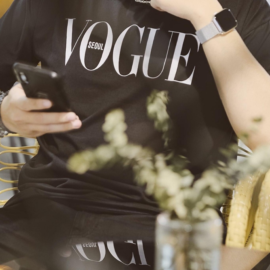 Áo thun tay lỡ nam nữ Vogue Seoul, áo phông unisex form rộng thấm hút mồ hôi, thoáng mát 2 màu đen trắng