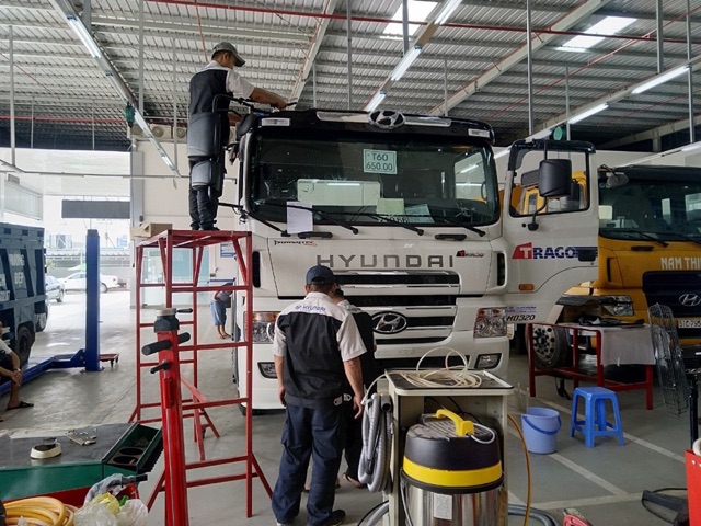 TEM XE NGUYÊN ZIN CHO XE TẢI HYUNDAI TRAGO - CHẤT 100%