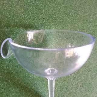 1 CHIẾC LY MỎ VỊT (THÁP LY SAMP)
