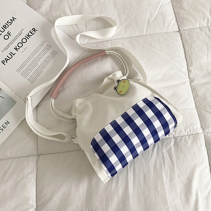 TÚI ĐEO CHÉO NỮ VẢI KẺ SỌC GẮN STICKER TT 55