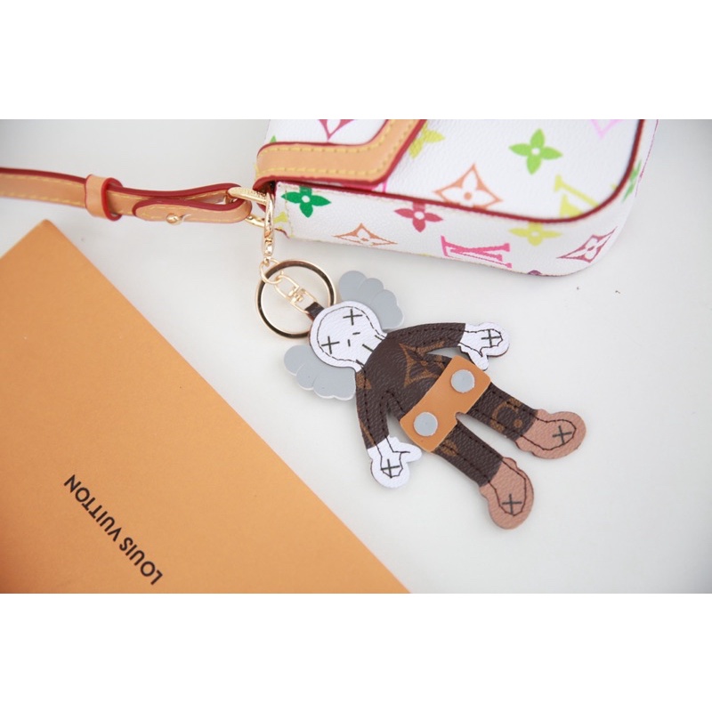 Túi kẹp nách W266-25 LV kèm dây fullbox nguyên seal kèm quai đẹp mê