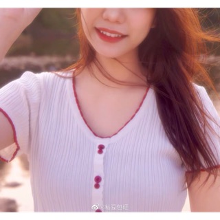 Áo croptop thun gân ba màu