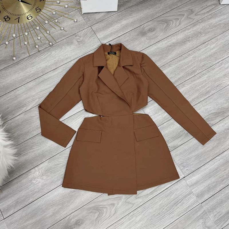 Đầm vest khoét eo tay dài