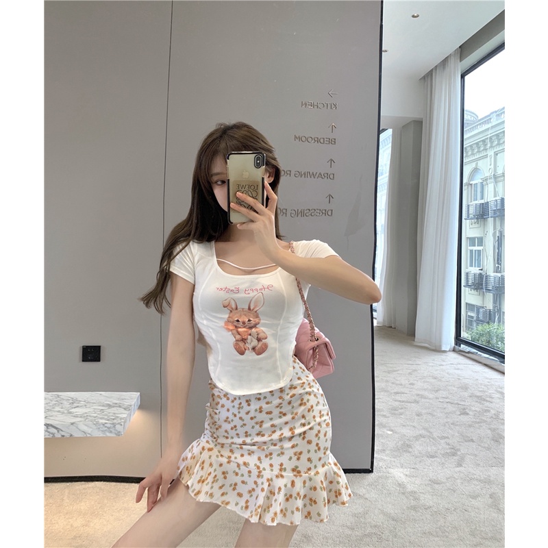 Áo Thun Ngắn Tay Cổ Chữ U Và Chân Váy Hoa Thời Trang Nữ Tính