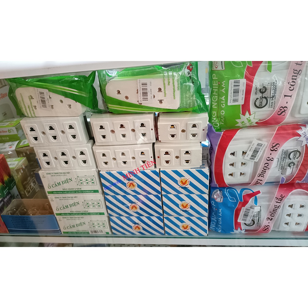 Ổ cắm 2 lỗ, 3 lỗ hàng Việt Nam chất lượng cao, đạt tiêu chuẩn an toàn về điện thương hiệu Tiến Thành, Davico, Đầu trâu