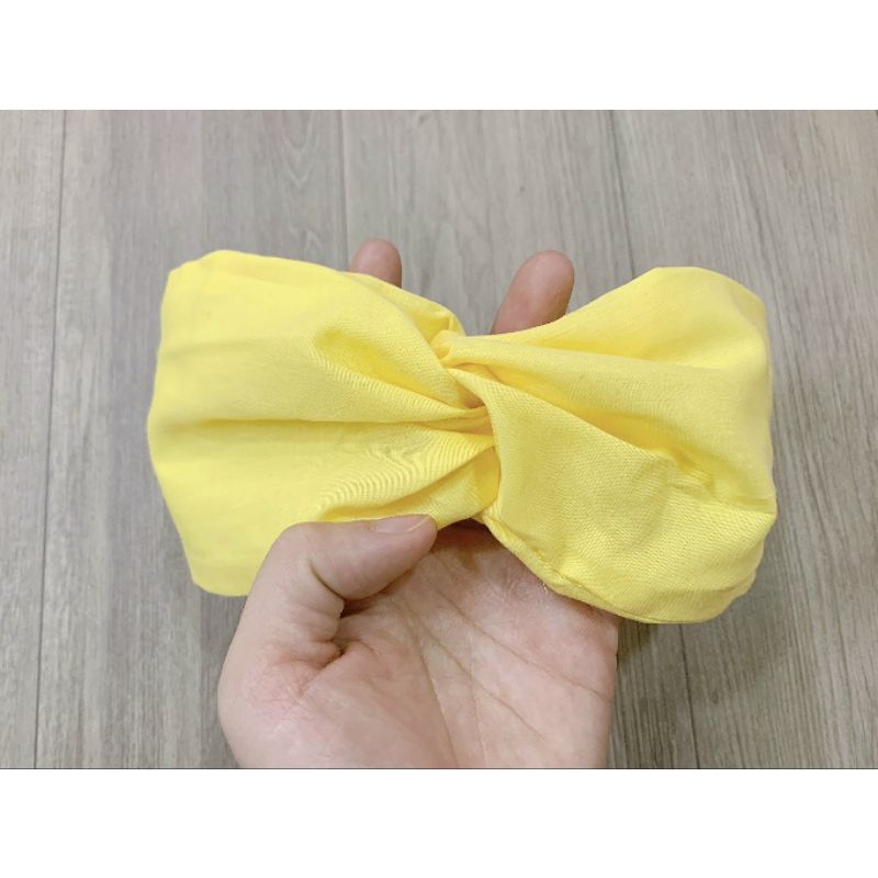 Đầm bé gái kèm băng đô vàng thêu