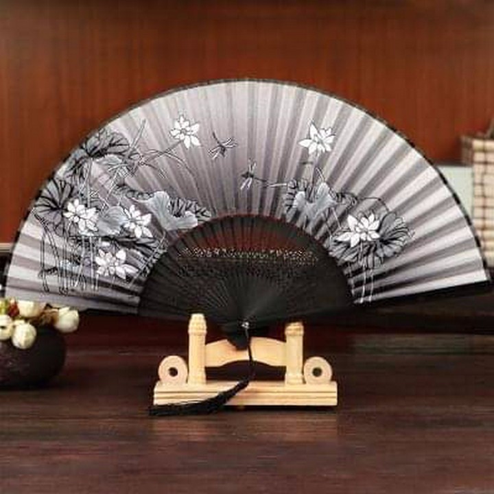 Quạt cổ trang dây tuyến xám tuyết loại 2 quạt xếp cầm tay phong cách Trung Quốc