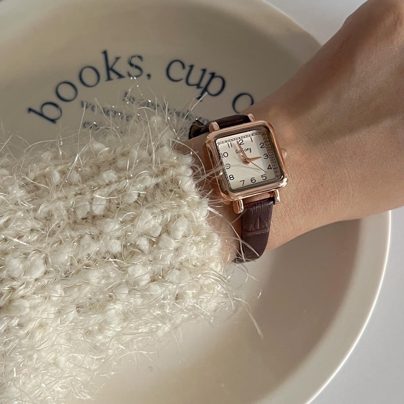 Đồng hồ dây da nữ Gogoey kiểu dáng nhẹ nhàng, thanh lịch