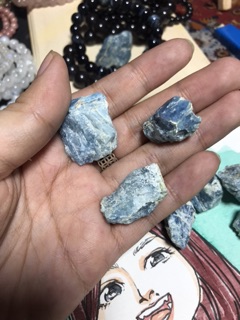 Đá thanh tẩy xanh biển thô đẹp