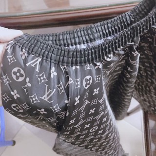 Khăn Cắt Tóc L.V in Logo Louis Vuitton