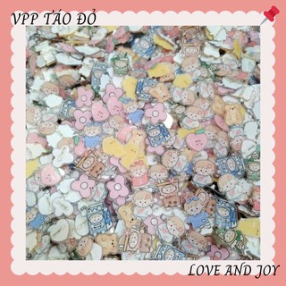 Huy hiệu ghim nhựa cài áo balo túi xách nhiều mẫu xinh xắn (giao ngẫu nhiên) - Táo Đỏ