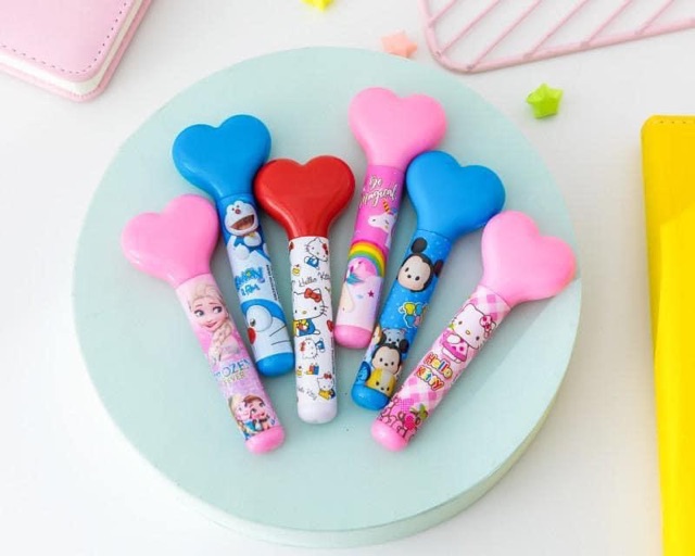 Kéo mini có nắp Hello Kitty Doremon Doraemon