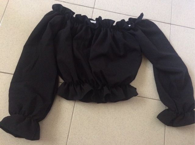 Áo trễ vai tay dài croptop bèo