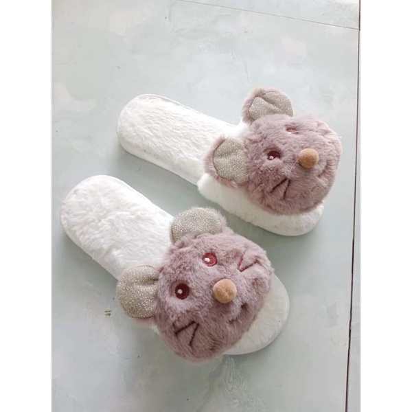 Dép mang trong nhà cao cấp.