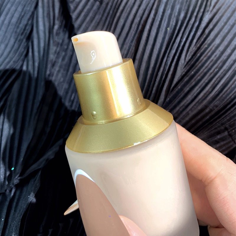 Kem lót nền Kiss Beauty mềm mịn mát da che khuyết điểm sáng da dạng nắp ấn | BigBuy360 - bigbuy360.vn