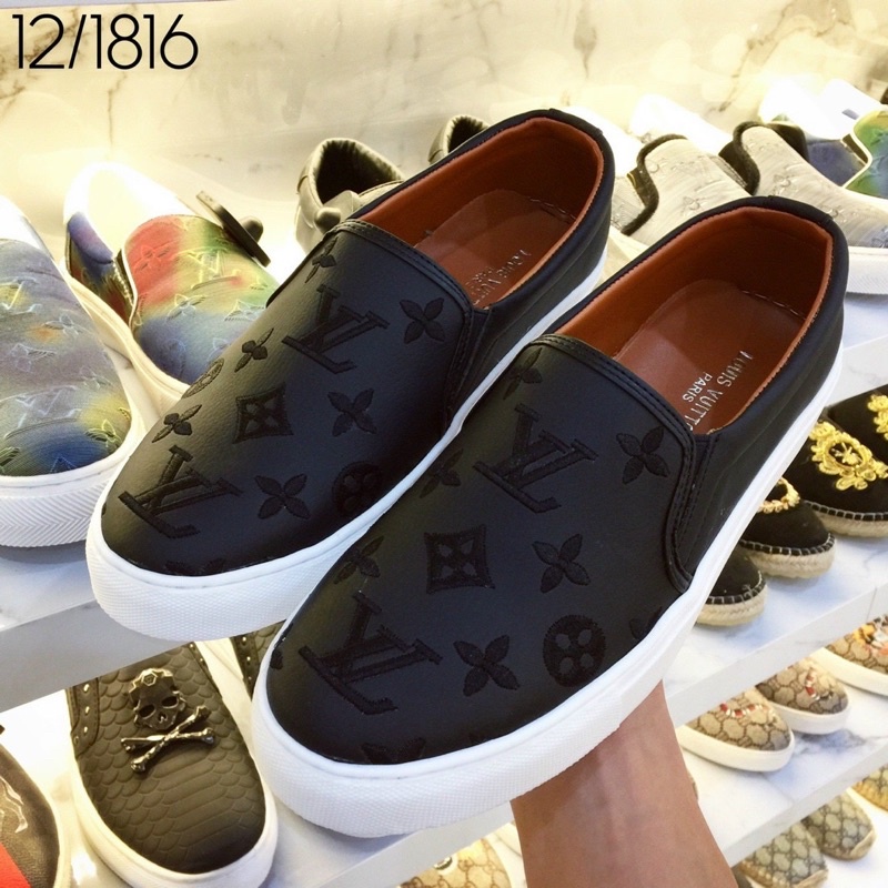 Giầy slipon nam LV có hoạ tiết vân nổi đế trắng mũi tròn, Giầy sục thời trang nam phong cách trẻ trung btshop từ 38-42.